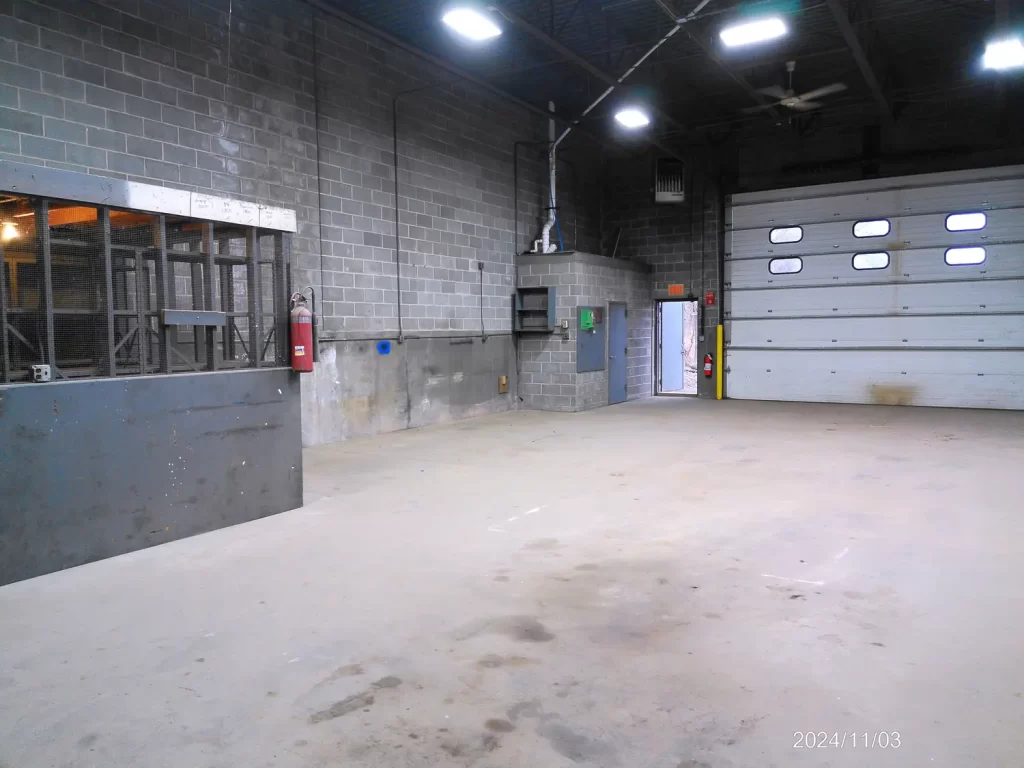 1530 John Fitch Contractor Bay interior-web