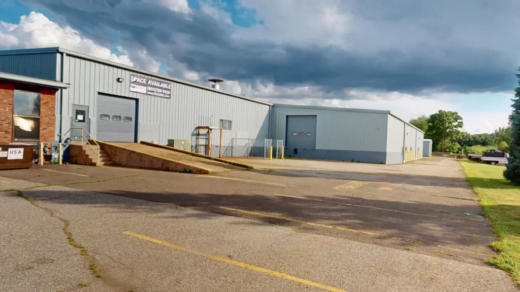 481 Sullivan Ave SW exterior loading & drive-in ramp-web